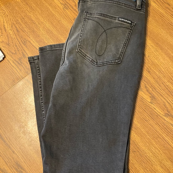 Calvin Klein Women’s Jeans. - Picture 5 of 6